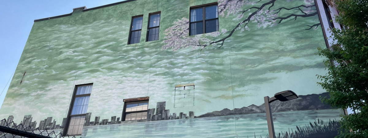 Wandmalerei in Jersey City. Bild gemalt von Blair Urban (180 Newark Avenue)