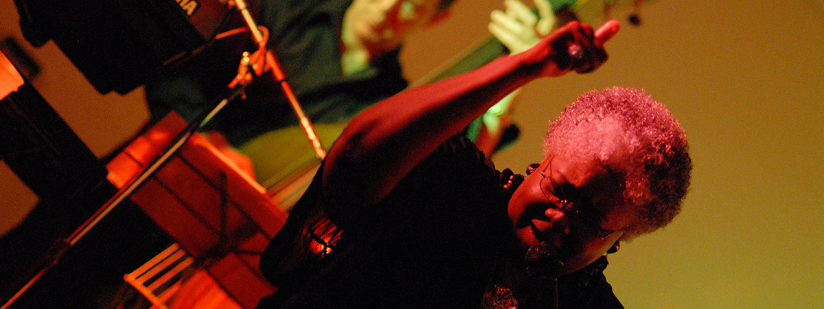 Dorothy Moore singt im Senator's Place in Cleveland