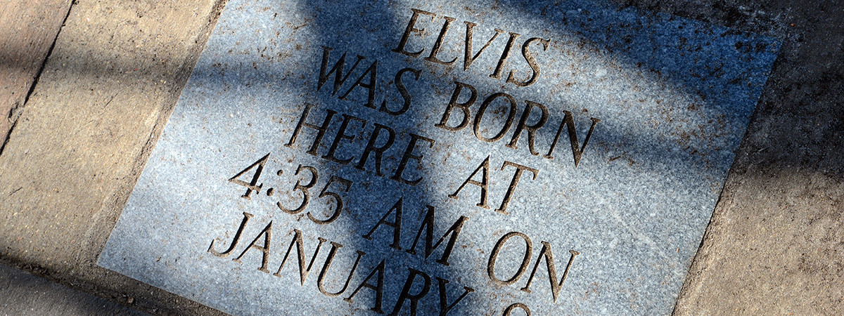 Gedenkstein am Geburtsort von Elvis Presley in Tupelo