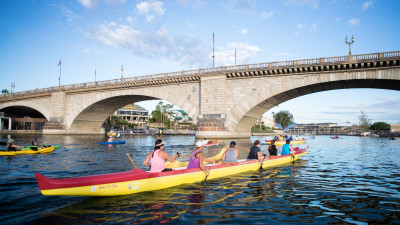 Lake Havasu - Kanufahrt unter der London Bridge  – Go Lake Havasu