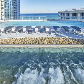 Der Pool im Carillon Miami Wellness Resort  | Der Pool im Carillon Miami Wellness Resort |   – provided by Carillon Miami Wellness Resort