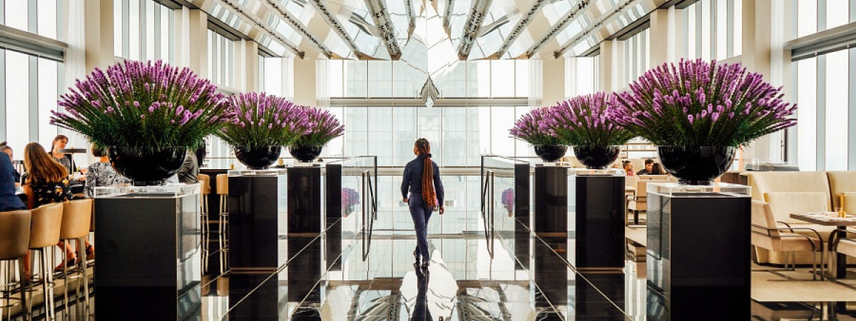 Die SkyHigh Bar des Four Seasons Hotel at Comcast Center. Credit: Kyle Huff für PHLCVB