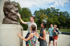 Lincolns Tomb in Springfield, Illinois (c) Courtesy of the Illinois Office of Tourism  | Lincolns Tomb in Springfield, Illinois (c) Courtesy of the Illinois Office of Tourism |   – Courtesy of the Illinois Office of Tourism
