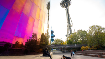 Blick auf die Space Needle - das Wahrzeichen von Seattle.  – (c) Visit Seattle/Rachael Jones
