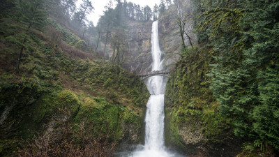 Multnomah Falls  – provided by Travel Oregon