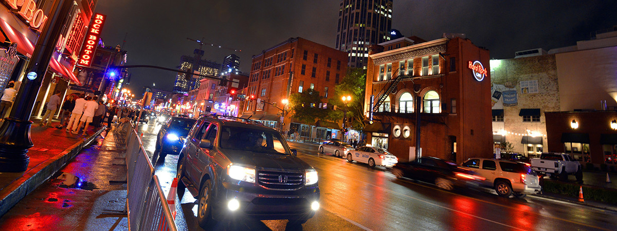 Der Lower Broadway in Nashville