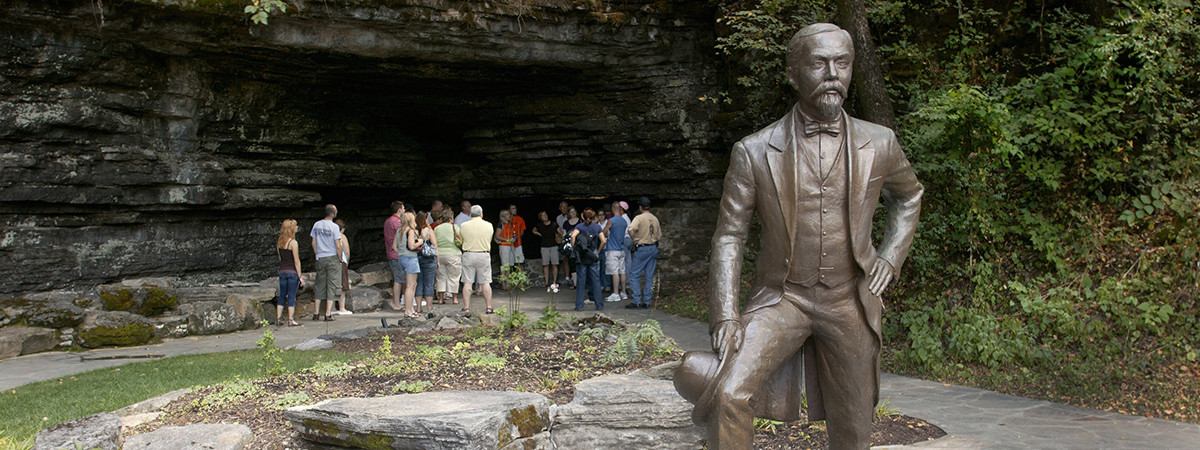 Statue von Jack Daniel an der Jack Daniel's Distillery in Lynchburg